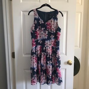Gap floral fitted dress 🌸